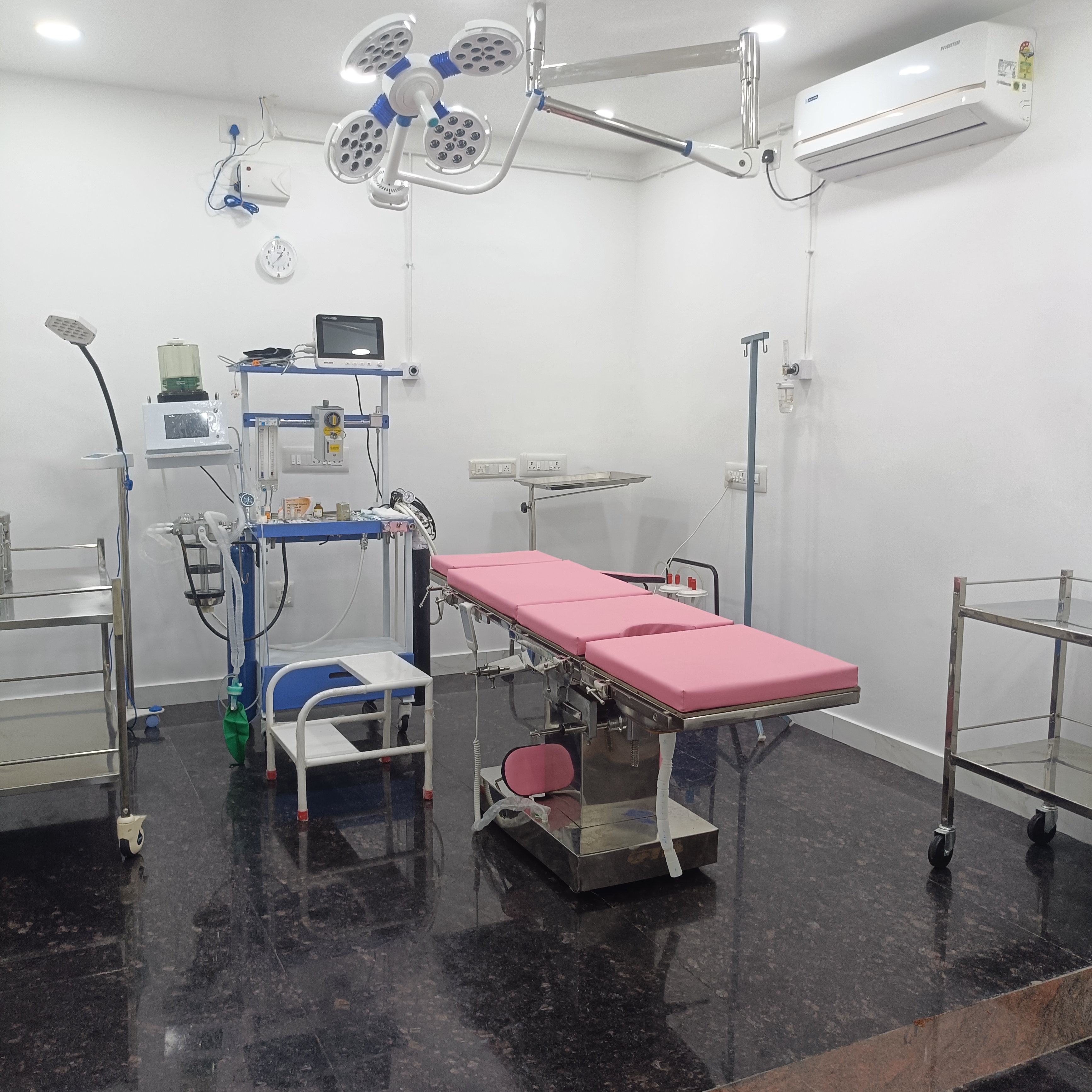 GYNAECOLOGIST